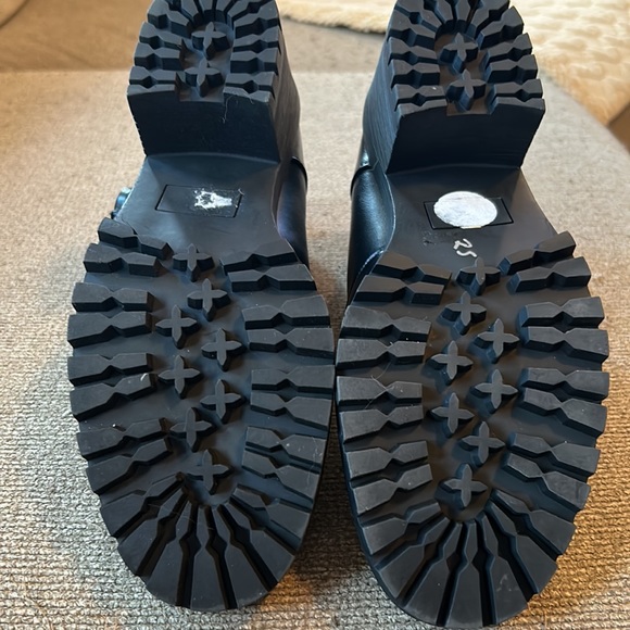 Madden Girl Women’s Black Chunky Boot Size 8 - Picture 6 of 7